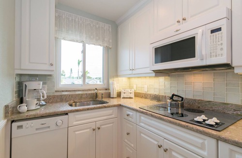 Bradenton Beach Condo | Shell Cove 9 · Gulf Front · Beach Gear