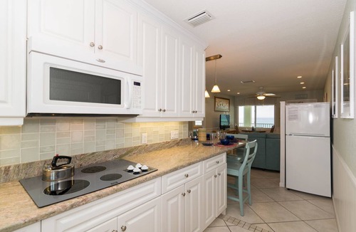Bradenton Beach Condo | Shell Cove 9 · Gulf Front · Beach Gear