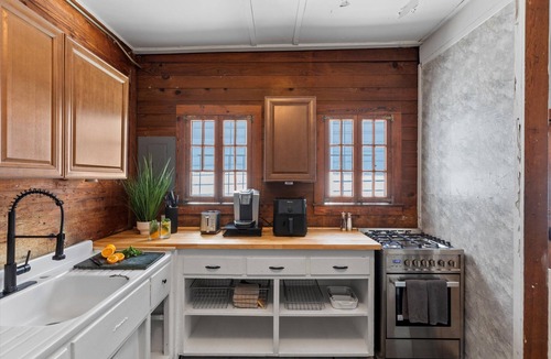 Downtown Apartment | Shipwreck Suite - Apartment on Duval St, Key West!