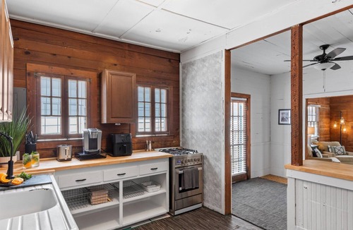 Downtown Apartment | Shipwreck Suite - Apartment on Duval St, Key West!