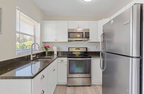 Laurel House | Shoreline Bungalow