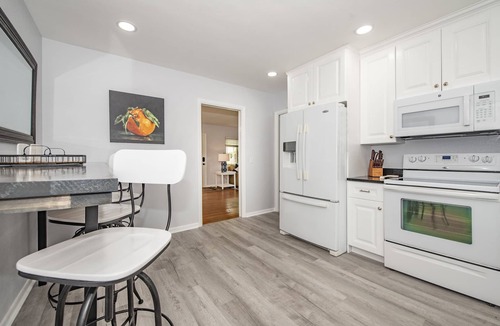 Clearwater House | Short term stay coastal furnished w/utilities in Clearwater Florida near Beach.