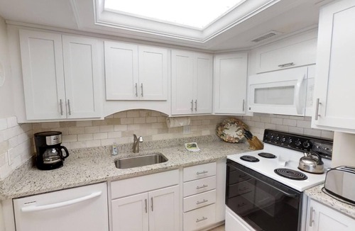 Siesta Key Condo | Siesta Key 5th Floor Center Front Condo on Crescent Beach 180' Panoramic Views