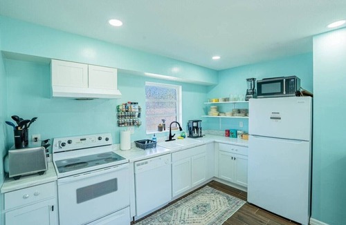 Palmer Ranch House | Siesta Key Hot Tub Cottage, Sleeps 6. Kid Friendly