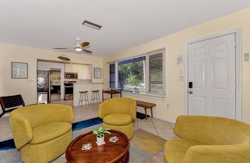 Bay Isle House | SIESTA KEY POOL HOME! PERFECT FOR FAMILIES-SLEEPS 10! PET FRIENDLY!