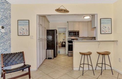 Bay Isle House | SIESTA KEY POOL HOME! PERFECT FOR FAMILIES-SLEEPS 10! PET FRIENDLY!