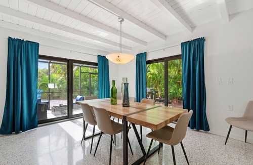Bay Isle House | Siesta Key Tropical Island Oasis with Private Pool and 4 King Beds
