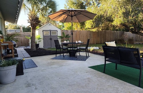 Whitfield Apartment | Siesta Studio is central to our white sand beaches, downtown, art & cultural.