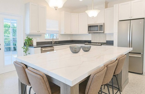 Eastview Manor Apartment | Single-Level 3BR Near Beach | Patio + Parking
