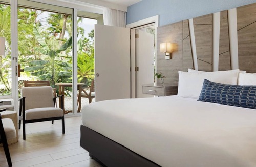 Pinellas Point Hotel | SkyBeach Escape | Close to Chihuly Collection & Art Vibes | Outdoor Pool