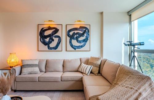 Fort Myers River District Apartment | Skyline Serenity City Views, Pool, Hot Tub & Gym