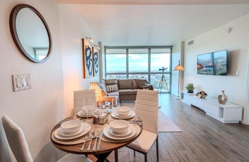 Fort Myers River District Apartment | Skyline Serenity City Views, Pool, Hot Tub & Gym
