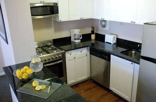 Logan Square Hotel | Skyline Suites on the Parkway with Full Kitchen