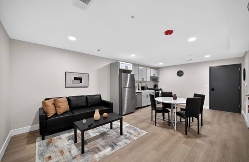Reading Apartment | Sleek 2BR apartment in prime location