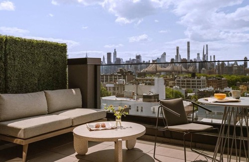 Queens Hotel | Sleek City Stay: Rooftop Access & Modern Decor Near MoMA PS1 & Sculpture Center