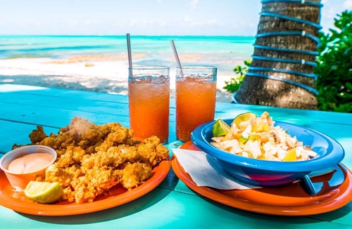 Seminole House | Sleeps 10! Just 5 minutes from White Sand Beaches!
