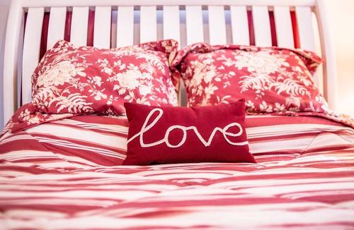 Seminole House | Sleeps 10! Just 5 minutes from White Sand Beaches!