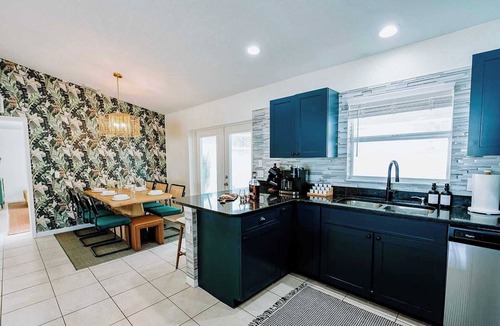 South Bradenton House | Sleeps 10 Outdoor Oasis Heated Pool Grill