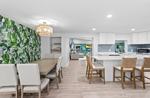 Bradenton House | Sleeps 22 + Resort Backyard + Pool+Pickleball+Playset + Near Beach and IMG