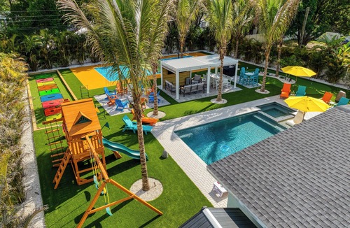 Bradenton House | Sleeps 22 + Resort Backyard + Pool+Pickleball+Playset + Near Beach and IMG