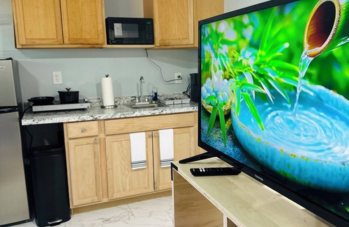Carrollwood Apartment | Small Cozy Studio Room in Tampa Florida.