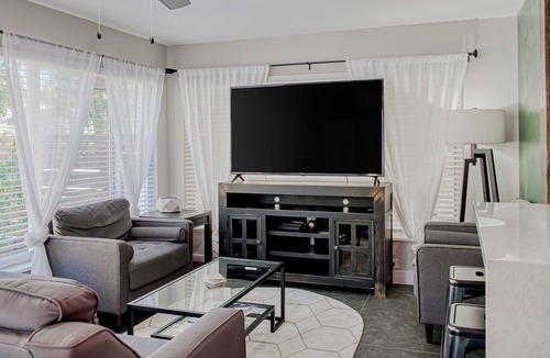 Poiciana Park II House | Snowbird-friendly duplex with free WiFi, central AC & shared W/D - dogs welcome