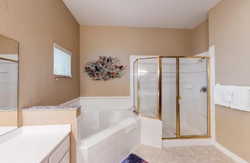 Bahama Bay House | Snowbird-friendly resort condo with private balcony pool & hot tub - near parks