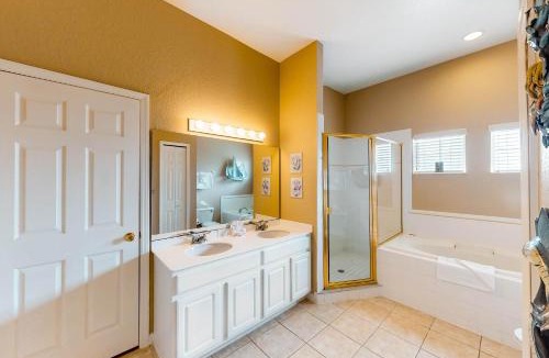 Bahama Bay House | Snowbird-friendly resort condo with private balcony pool & hot tub - near parks