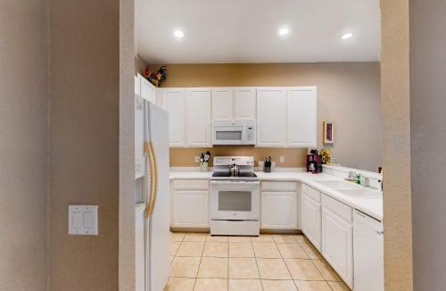 Bahama Bay House | Snowbird-friendly resort condo with private balcony pool & hot tub - near parks