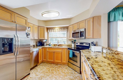 Isla del Sol House | Snowbird friendly townhouse near downtown with heated pool hot tub grill golf