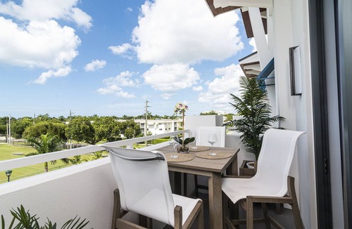 Old Naples Condo | SOCE FLATS 306 - Brand New Olde Naples Condo Steps to 5th Ave S!