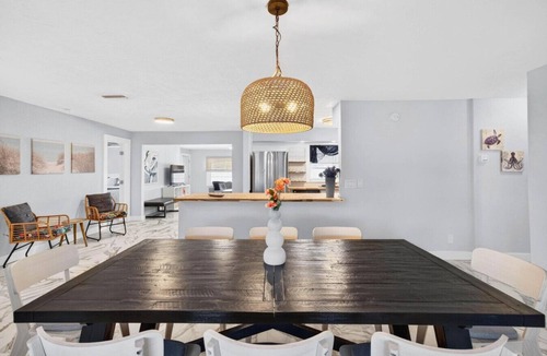 Redington Beach House | Sonnenhaus! 2 Blocks from Beach Access!