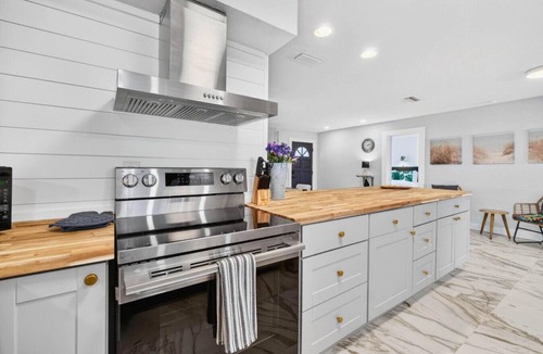 Redington Beach House | Sonnenhaus! 2 Blocks from Beach Access!
