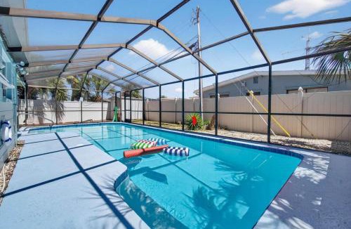 Redington Beach House | Sonnenhaus! 2 Blocks from Beach Access!