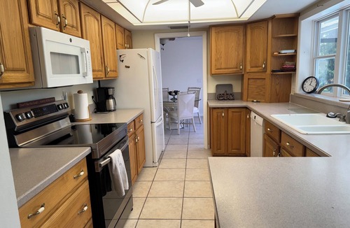 Sorrento Shores House | Soothing 3-bedroom house with pool and boat dock in Osprey