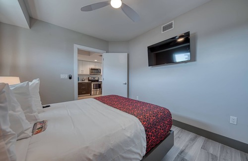 Treasure Island Hotel | Soothing hotel suites with AC in Treasure Island