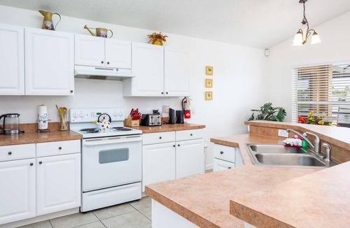 Lakeside Estates House | South facing with lake view pool home, gated community Cumbrian Lakes