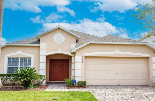 Lakeside Estates House | South facing with lake view pool home, gated community Cumbrian Lakes