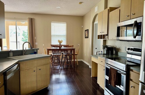 Lakeland House | South Lakeland Gem-4BR Family Home with Pool, King Bed, Near Parks and Trails