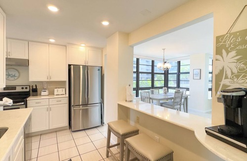 Marco Island Condo | South Seas T4- 306: Beautiful end unit condo, Beach Front