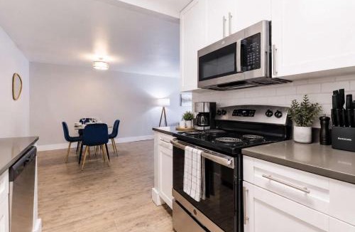 Beach Park Apartment | South Tampa Resort Retreat Pool Gym & Walkable Location