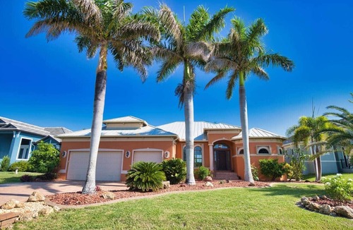 South Gulf Cove House | Spa 🌴Tropical Waterfront 🏝️Heated Pool🏖️Beach