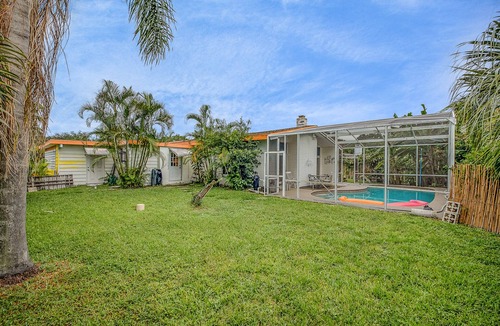 Melbourne House | Space Coast Vacation Home Golf Beach Fishing Disney Pool Convenient spacious !
