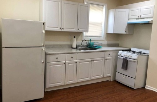 Weequahic Apartment | Spacious 1,300 sf 3-bedroom apartment, minutes to Newark Airport EWR