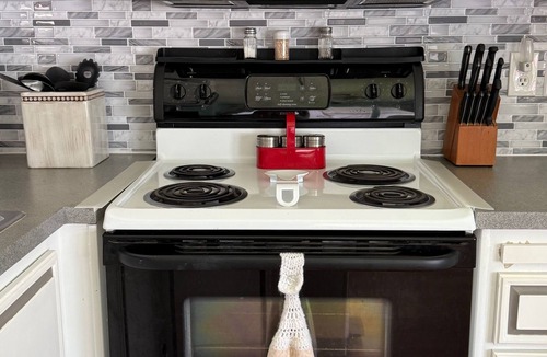Braden River House | Spacious 1-bedroom bungalow in Sarasota with AC, resort amenities included.