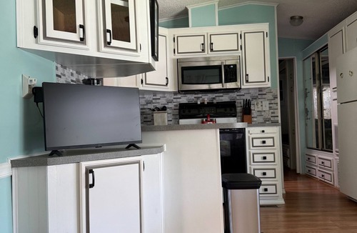 Braden River House | Spacious 1-bedroom bungalow in Sarasota with AC, resort amenities included.