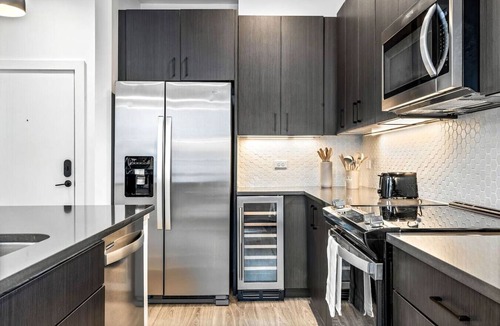 Channel District Apartment | Spacious 2BD Apartment | Close to DT w/Parking!