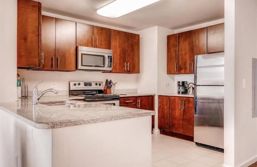 Hudson Exchange Apartment | Spacious 2BR | Full Kitchen | Minutes to PATH | Jersey City by GLS