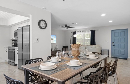 Alta Vista House | Spacious 2BR Retreat w/Large Spool Near Downtown