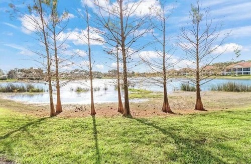 Bonita Springs Condo | Spacious 2nd Floor 3 Bed Rm Coach Home w/Long Lake View - Close to Beaches